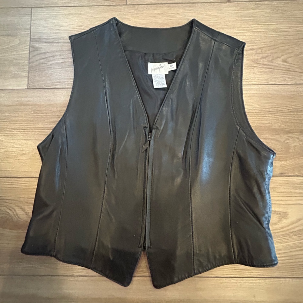 Vintage Jacqueline Ferrar 6P Genuine Black Leather Zip Front Vest Petite